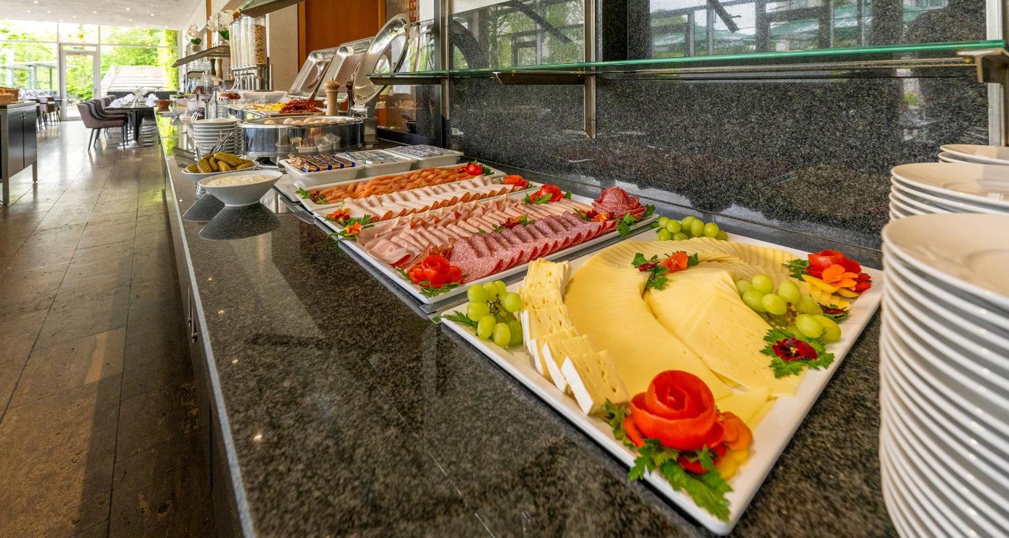 Plaza Inn Stuttgart-Дітцинґен Екстер'єр фото