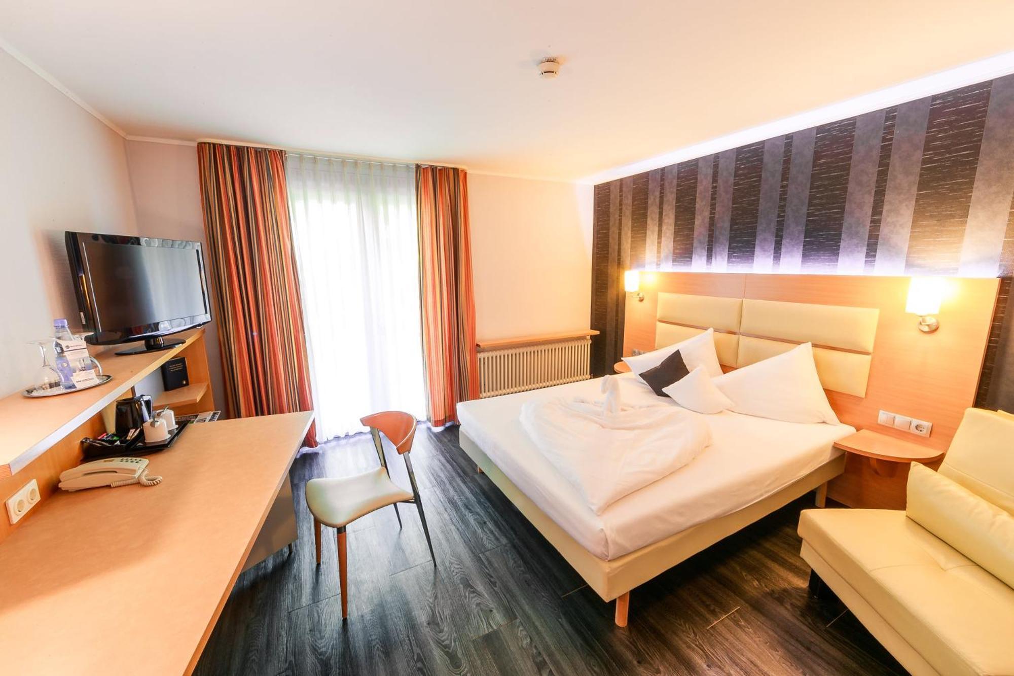 Plaza Inn Stuttgart-Дітцинґен Екстер'єр фото