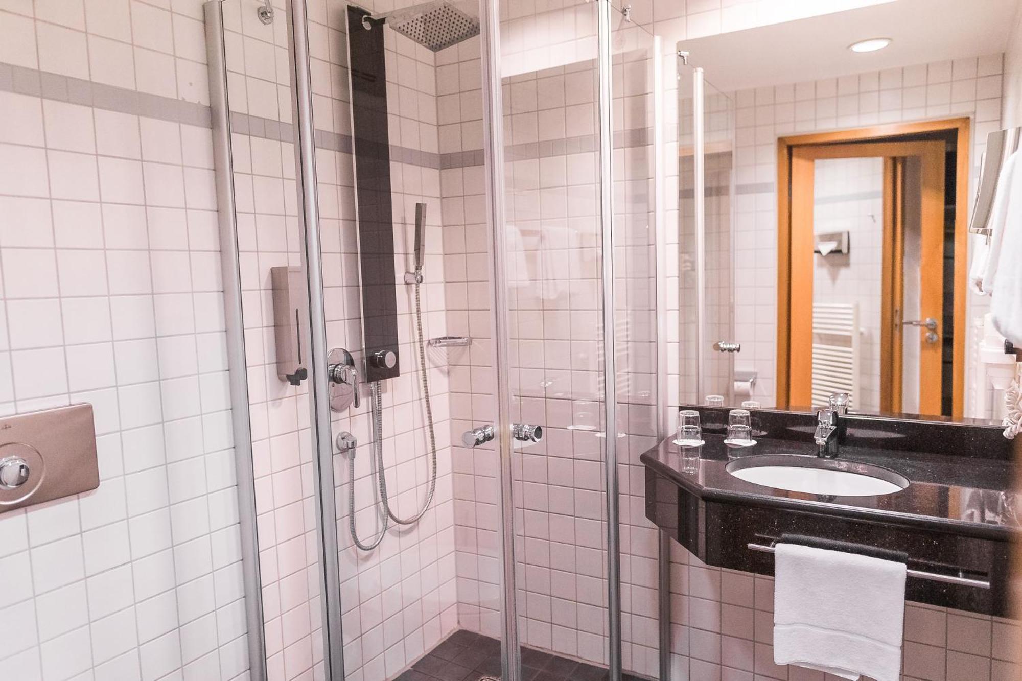 Plaza Inn Stuttgart-Дітцинґен Екстер'єр фото